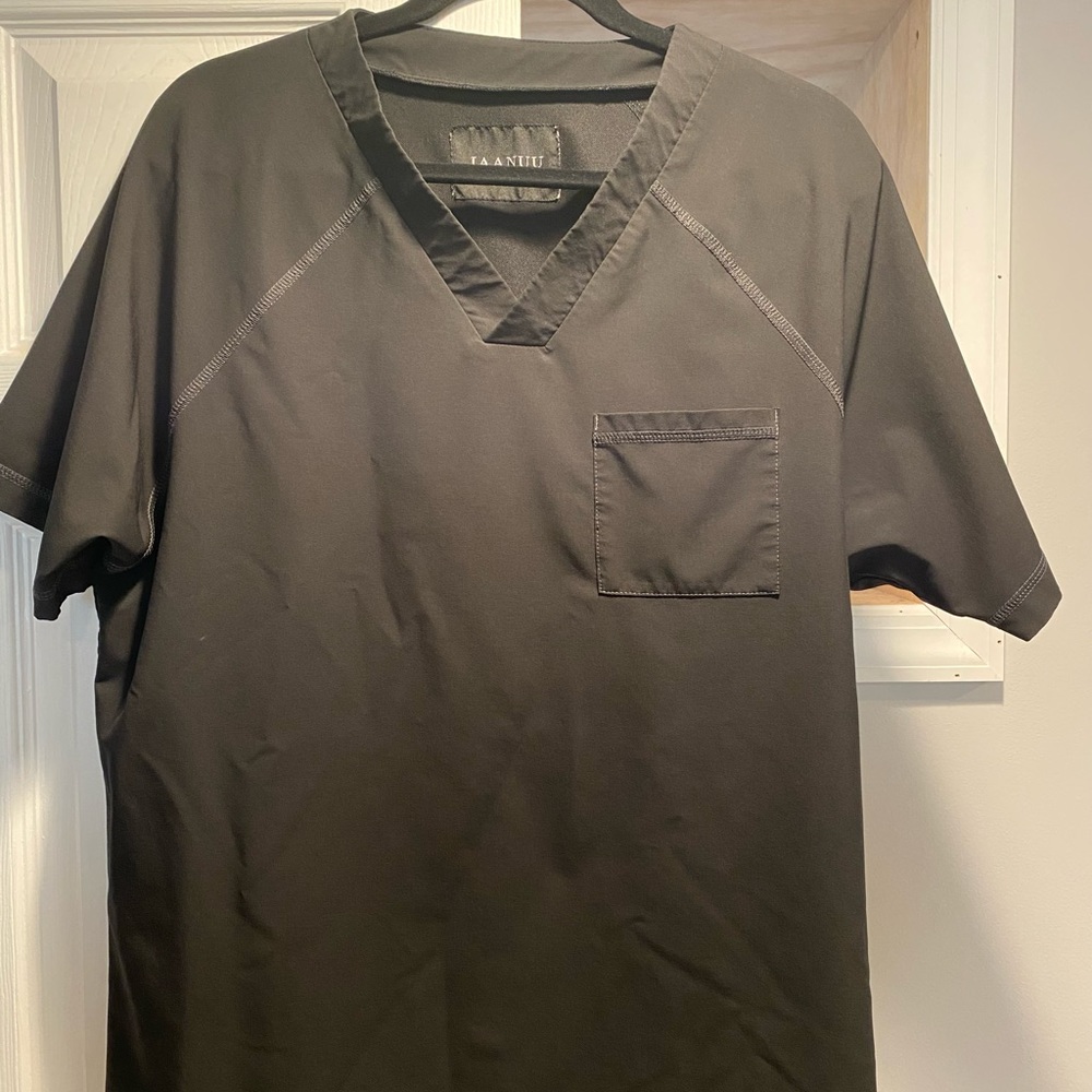Men’s Jaanuu Scrub top